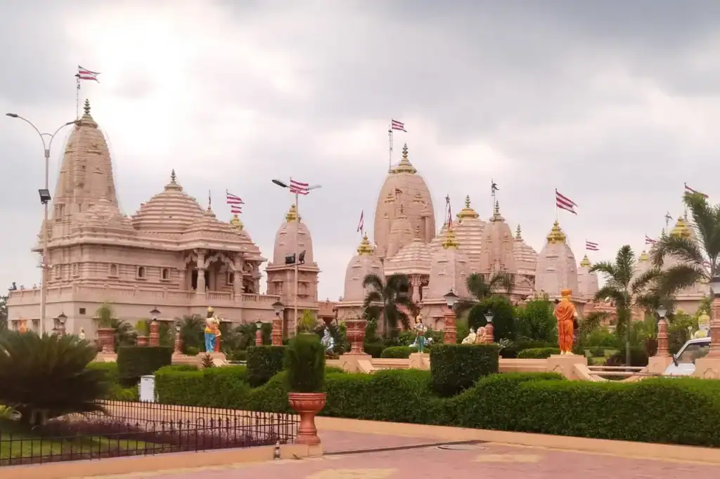 Varanasi, Ayodhya, Chapiya & Prayagraj Tour Package