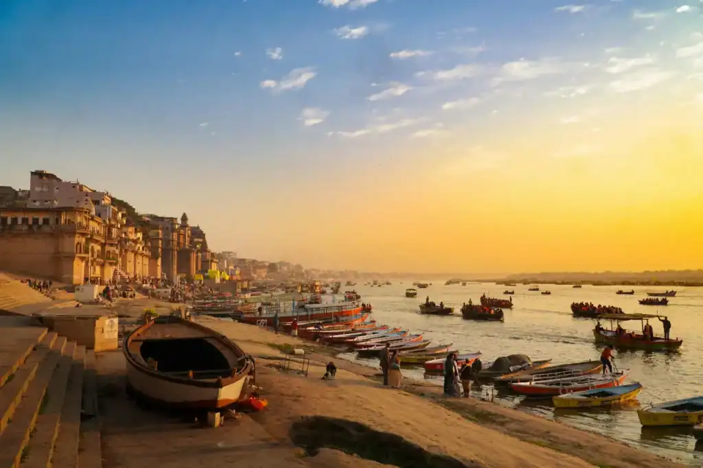 28 Days of Yoga, English & Sacred India