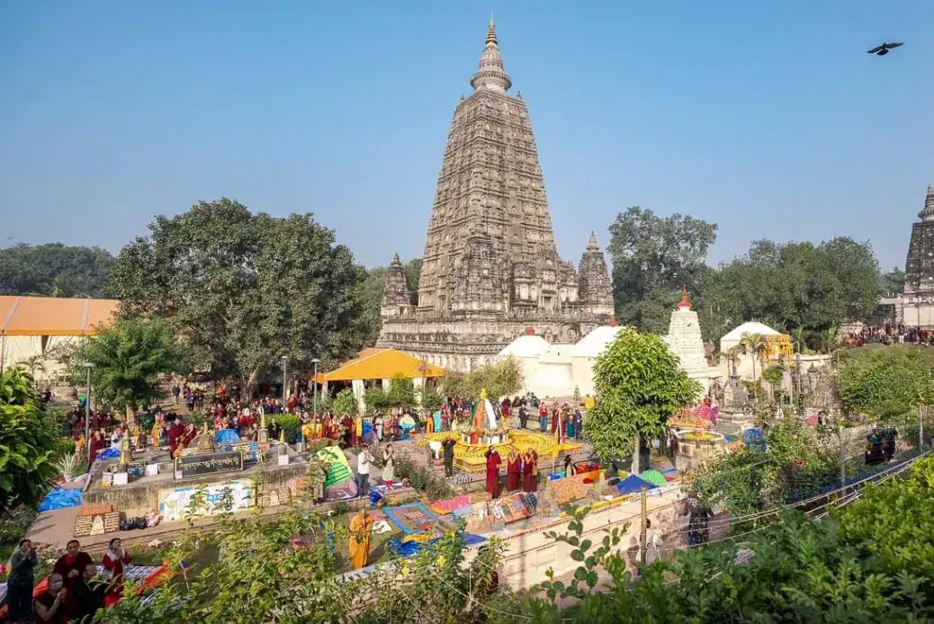 mahaboddhi temple in morning dew